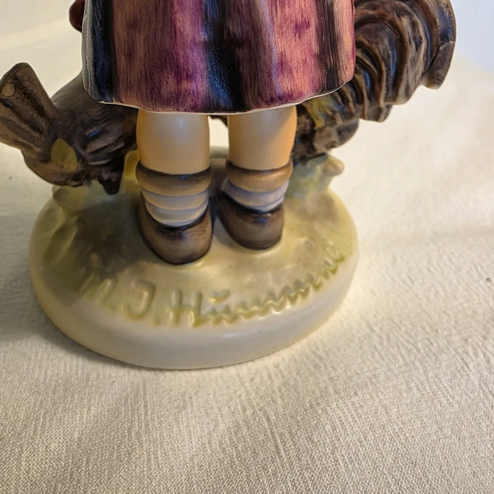 Vintage Goebel Hummel Feeding Time Figurine Girl Chickens TMK 6 1986 Retired